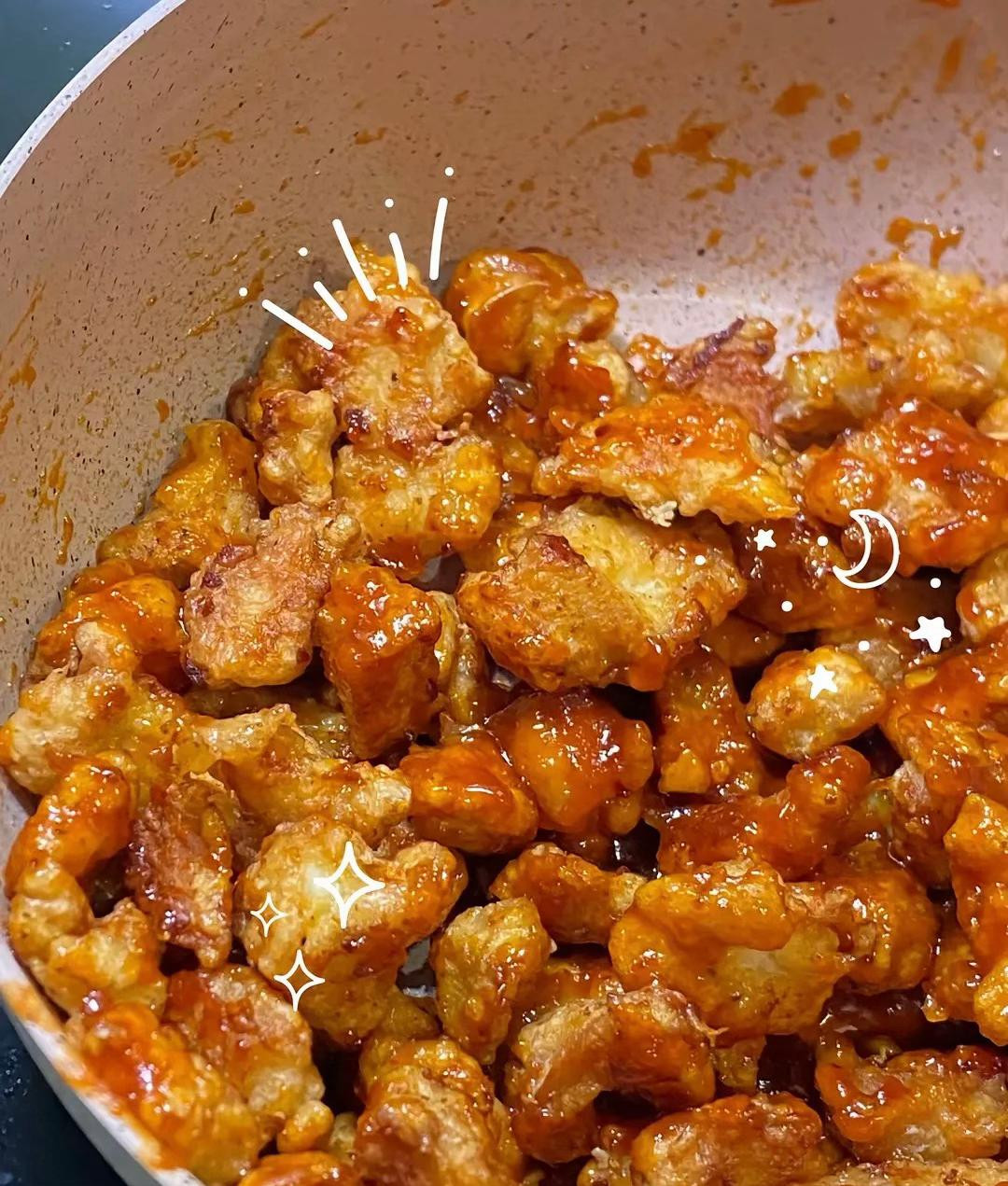 Gà sốt Hàn Quốc cay ngọt giòn tan