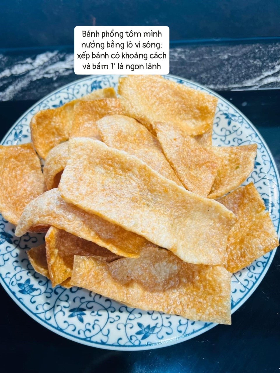 Gỏi rau tiến vua trộn tôm thịt, bò xào và cơm tôm cháy hành phi