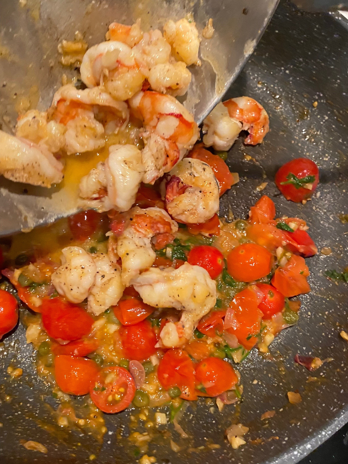 Gordon Ramsay's 10 minutes shrimp scampi pasta recipe with cherry tomatoes and parmesan cheese