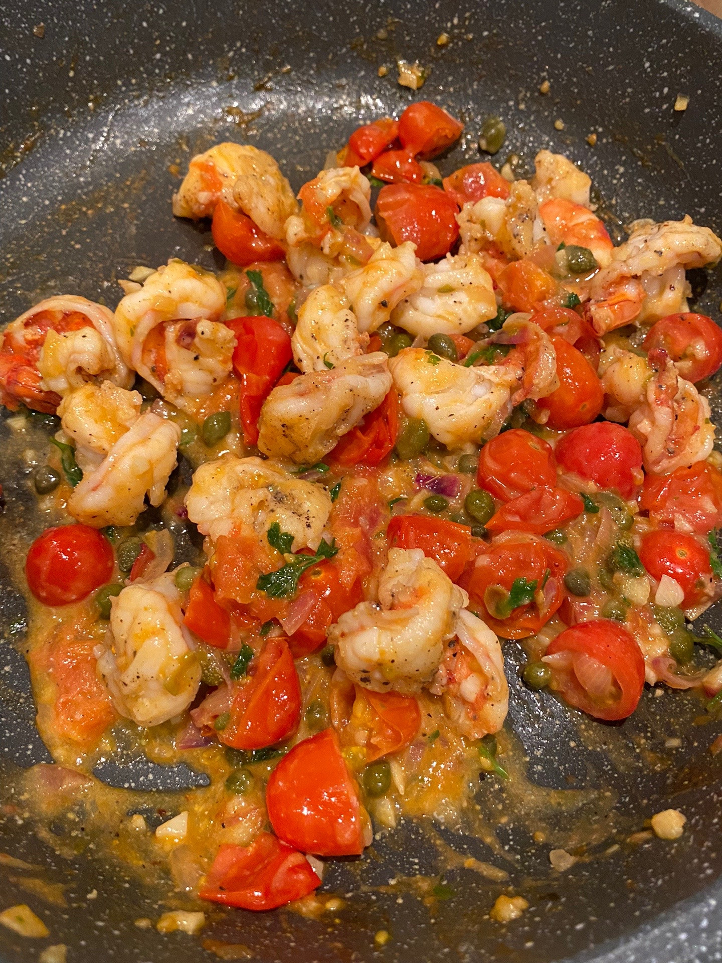 Gordon Ramsay's 10 minutes shrimp scampi pasta recipe with cherry tomatoes and parmesan cheese