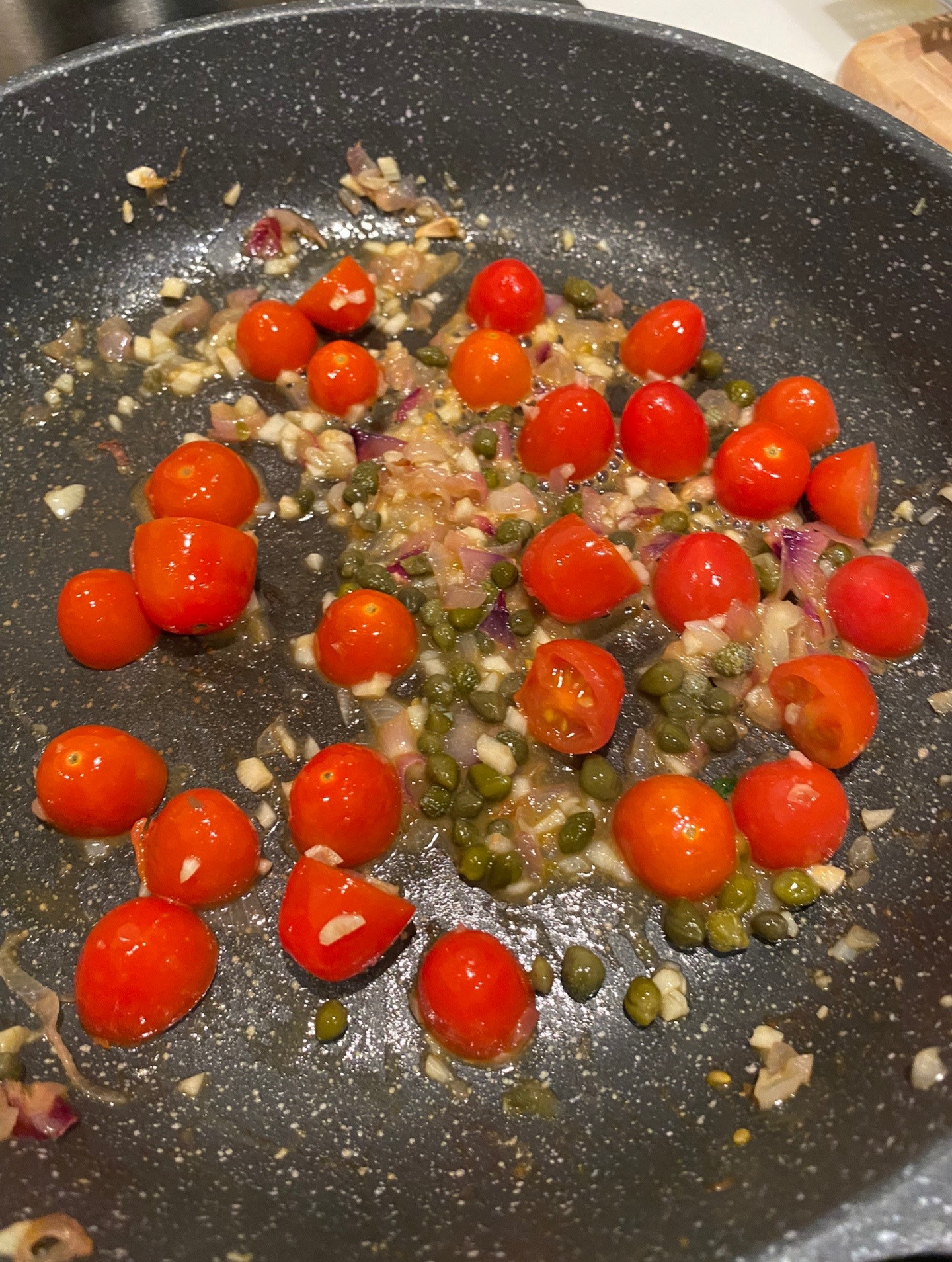 Gordon Ramsay's 10 minutes shrimp scampi pasta recipe with cherry tomatoes and parmesan cheese