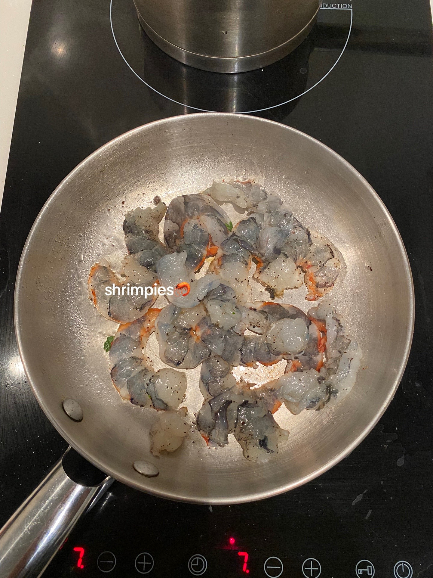 Gordon Ramsay's 10 minutes shrimp scampi pasta recipe with cherry tomatoes and parmesan cheese