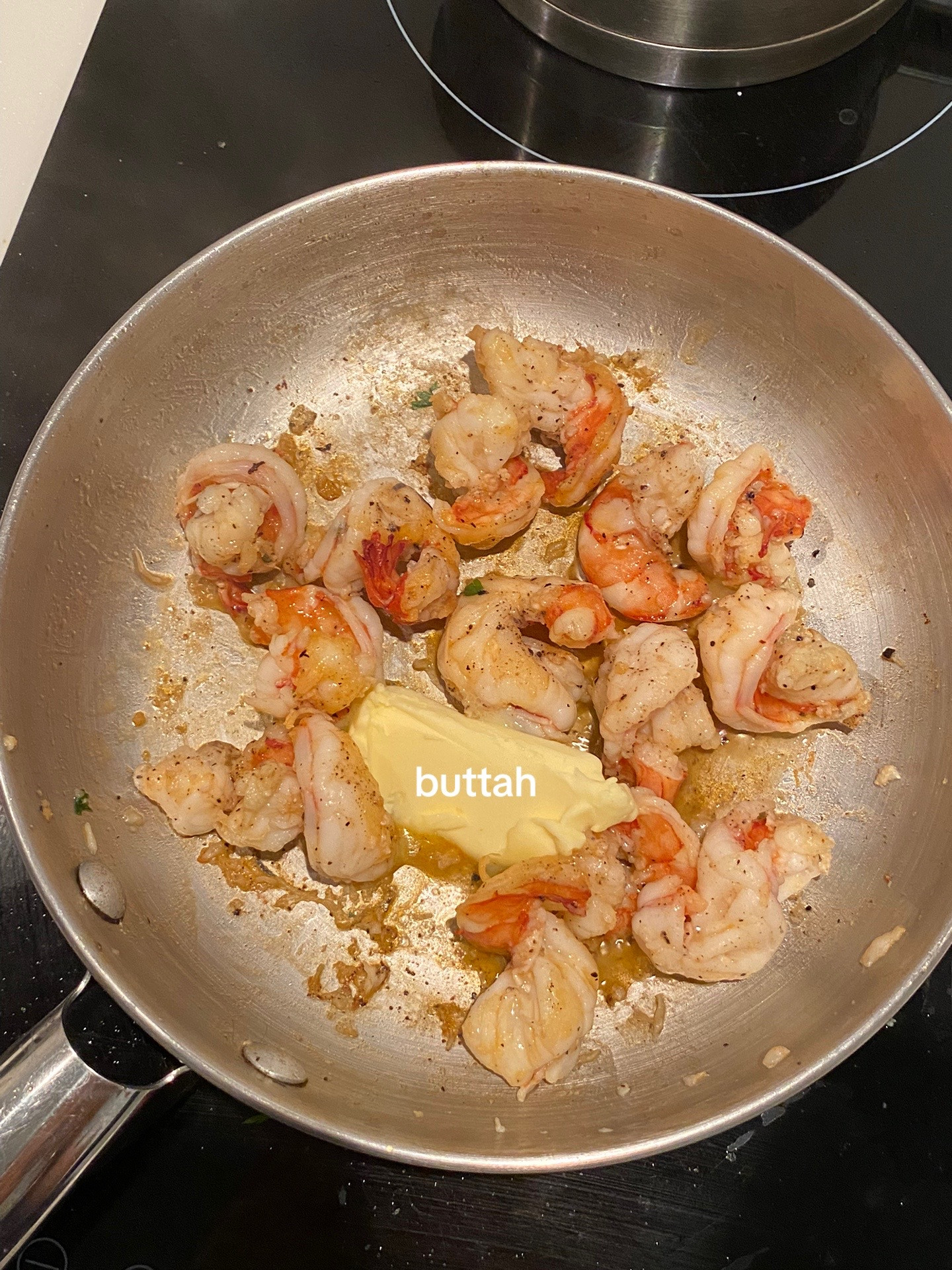 Gordon Ramsay's 10 minutes shrimp scampi pasta recipe with cherry tomatoes and parmesan cheese