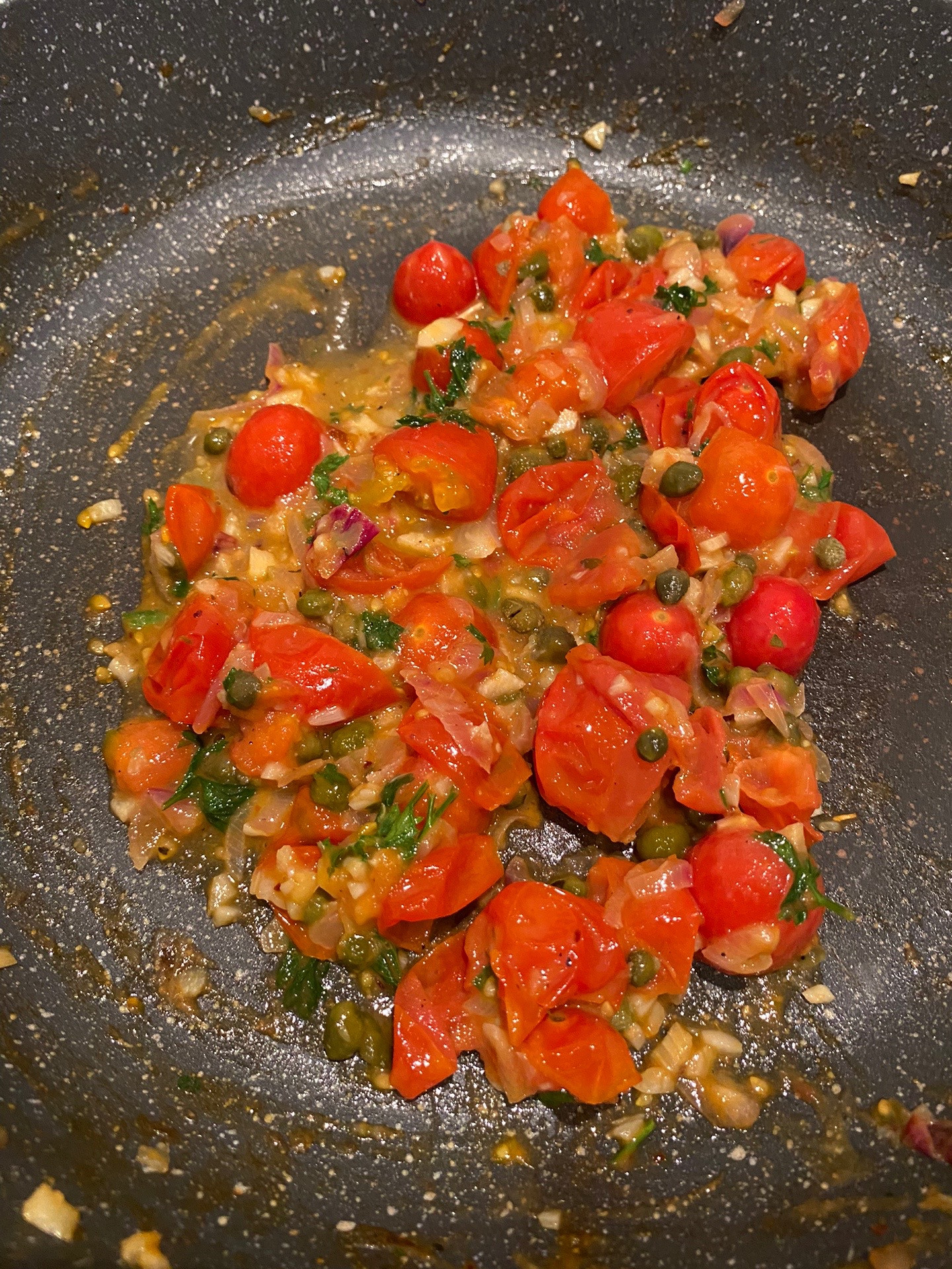 Gordon Ramsay's 10 minutes shrimp scampi pasta recipe with cherry tomatoes and parmesan cheese