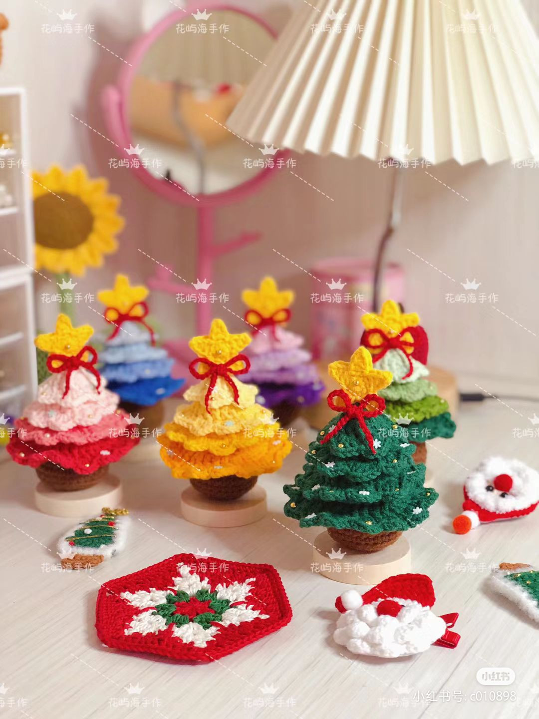 Gradient Five-Color Crochet Christmas Tree Pattern with Color Codes