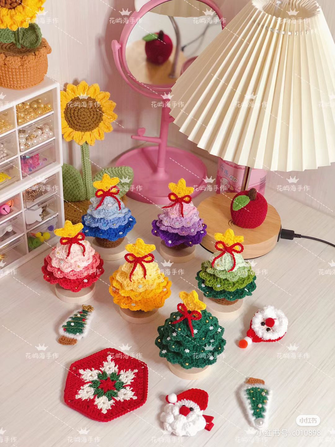 Gradient Five-Color Crochet Christmas Tree Pattern with Color Codes