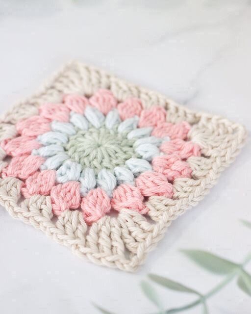 Grandmother's Flower Square Crochet Bag Tutorial