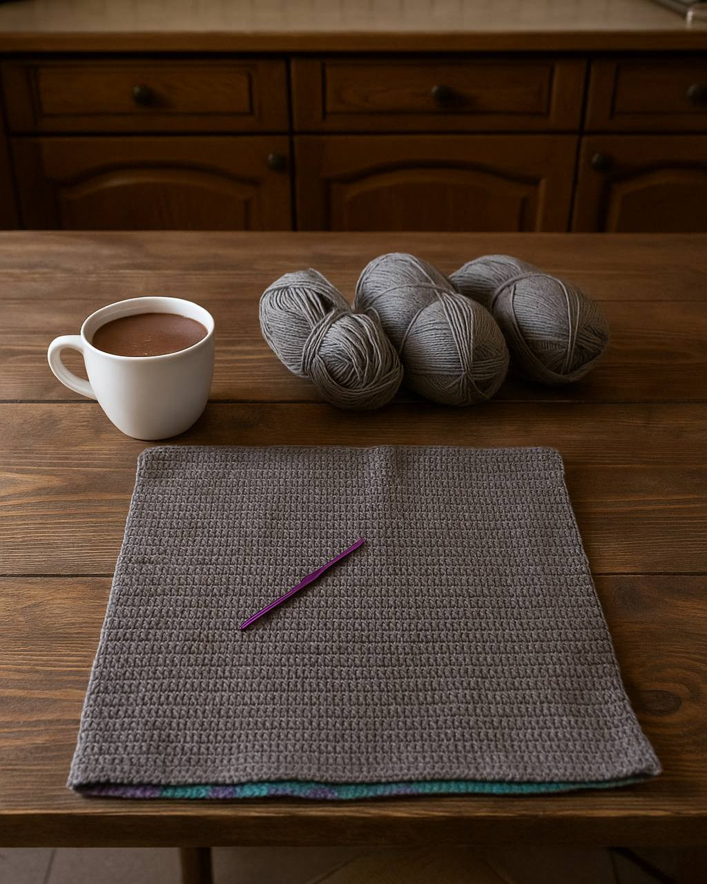 Guida ai maglioncini di Verù: istruzioni per creare un poncho semplice e accogliente con tecniche crochet base