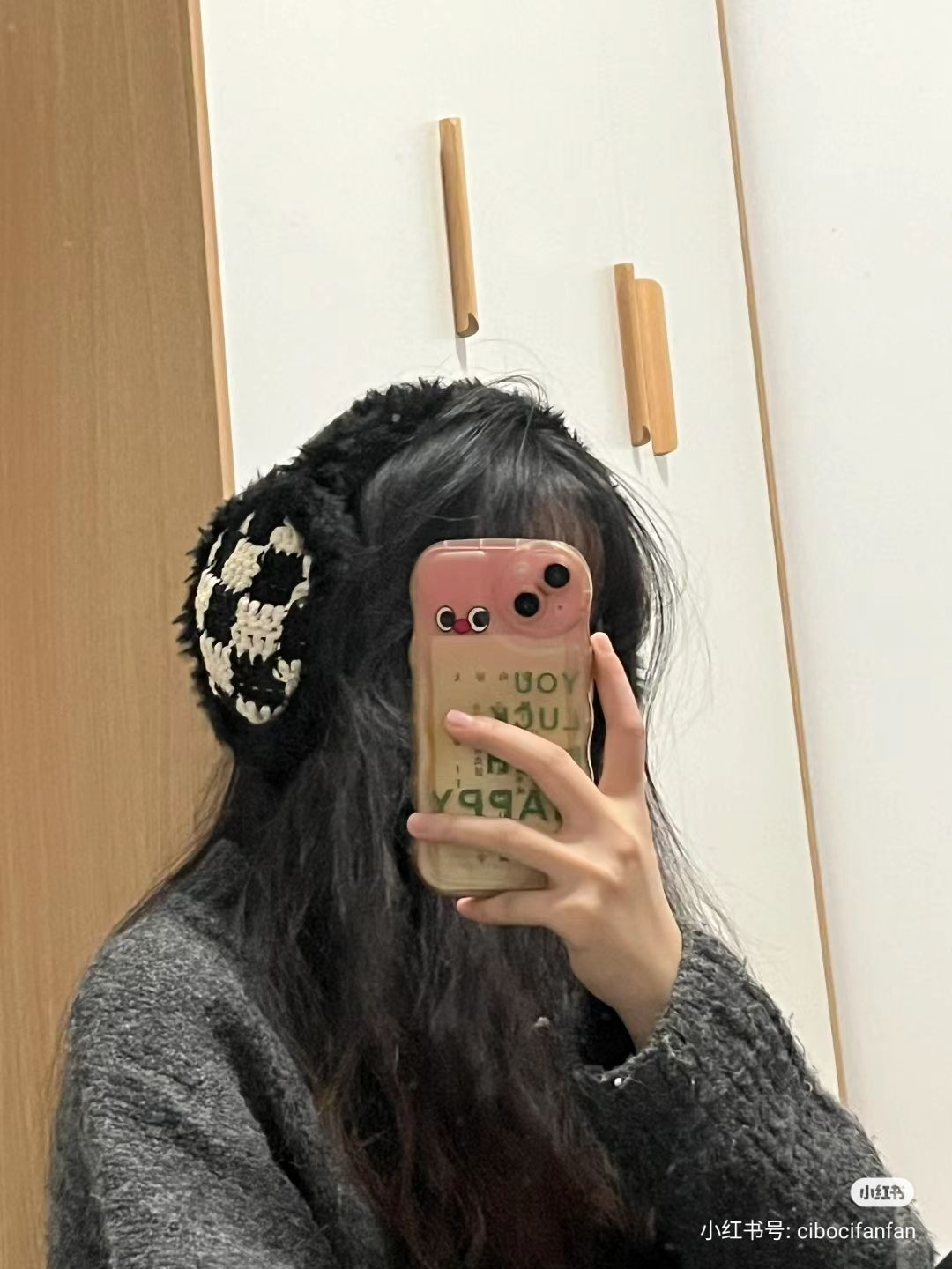 Handmade Crochet Earmuffs Pattern with Checkered Design Tutorial