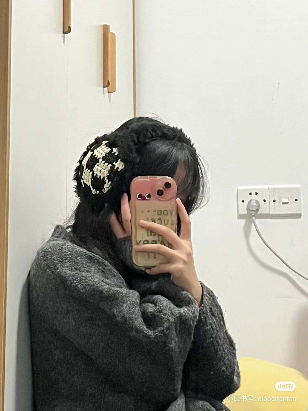 Handmade Crochet Earmuffs Pattern with Checkered Design Tutorial