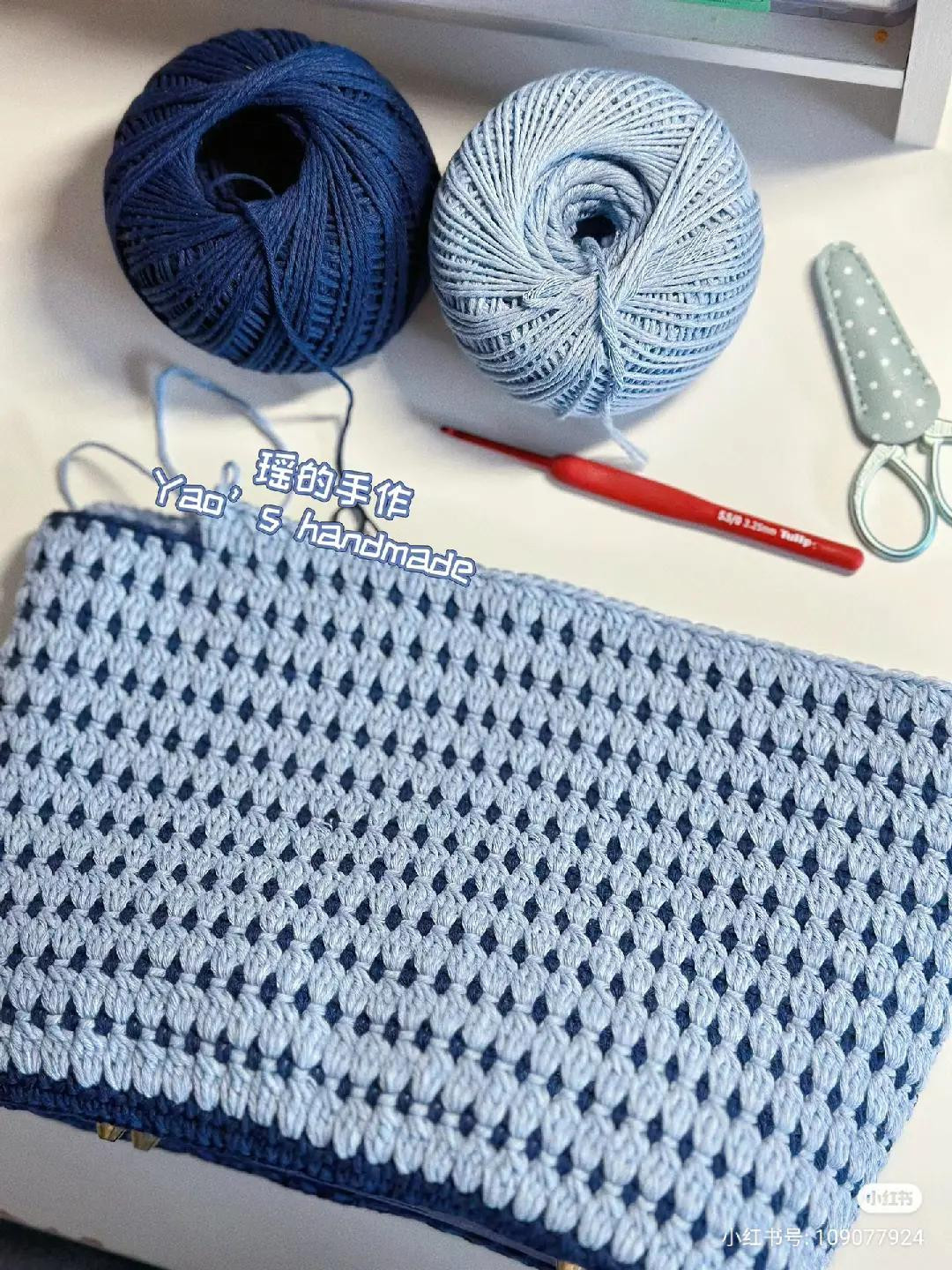 Handmade Crochet Tote Bag with Two-Tone Date Stitch Pattern and Chart