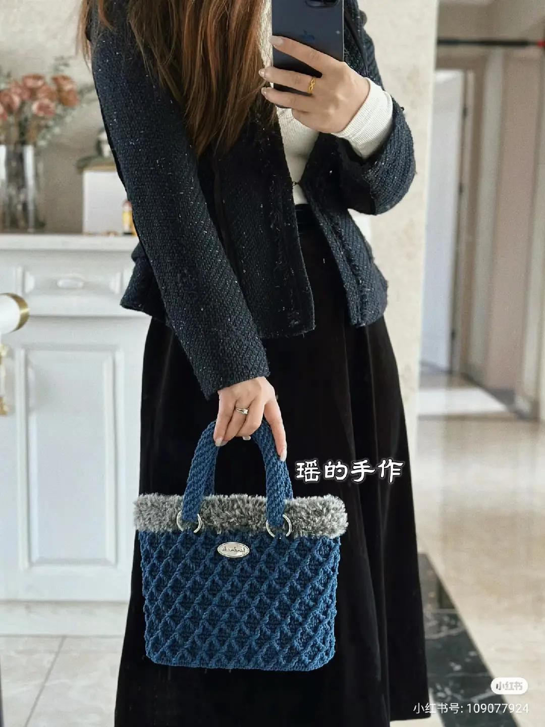 Handmade Crochet Tote Bag with Two-Tone Date Stitch Pattern and Chart