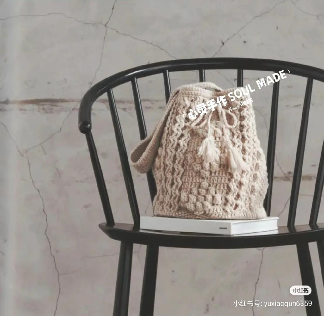 Handmade Crochet Tote Bag with Two-Tone Date Stitch Pattern and Chart