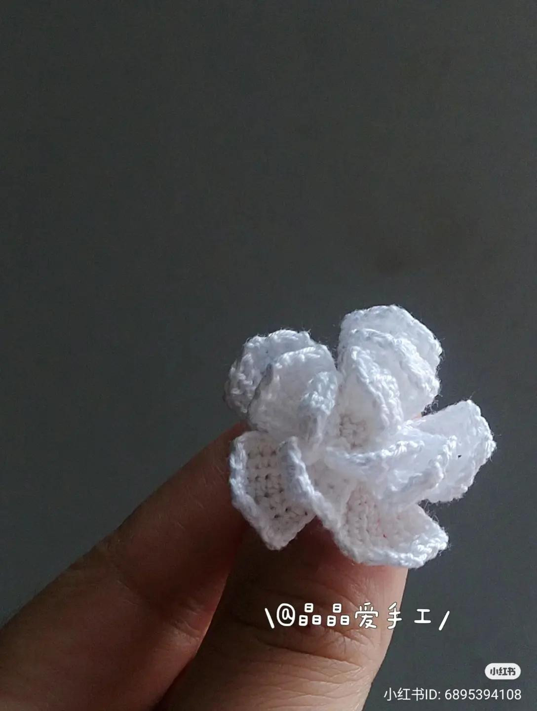 Handwritten Crochet Pattern Tutorial for Double Flower Hair Clip with Green Leaves and White-Yellow Flowers