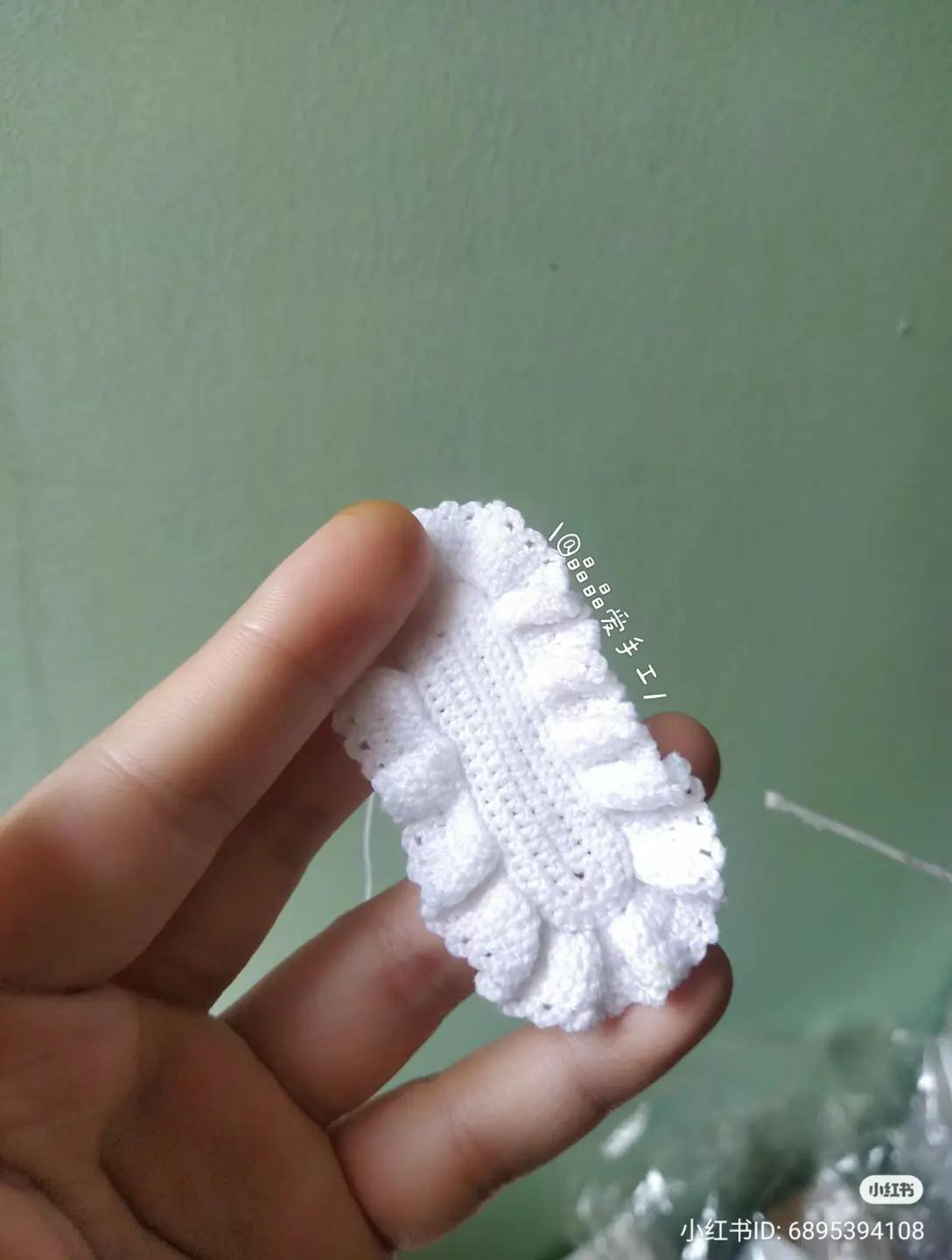 Handwritten Crochet Pattern Tutorial for Double Flower Hair Clip with Green Leaves and White-Yellow Flowers