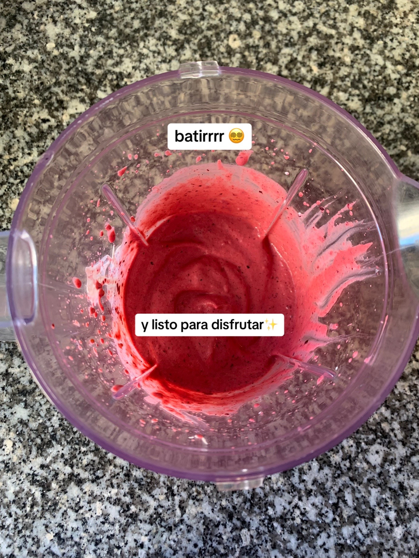 Helado de frutos rojos con yogur griego
