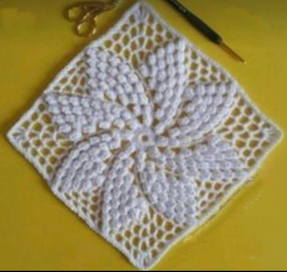 Himpunan Chart Móc Len Hoa Văn Phức Tạp: Khăn Vuông, Lục Giác và Thảm Tròn