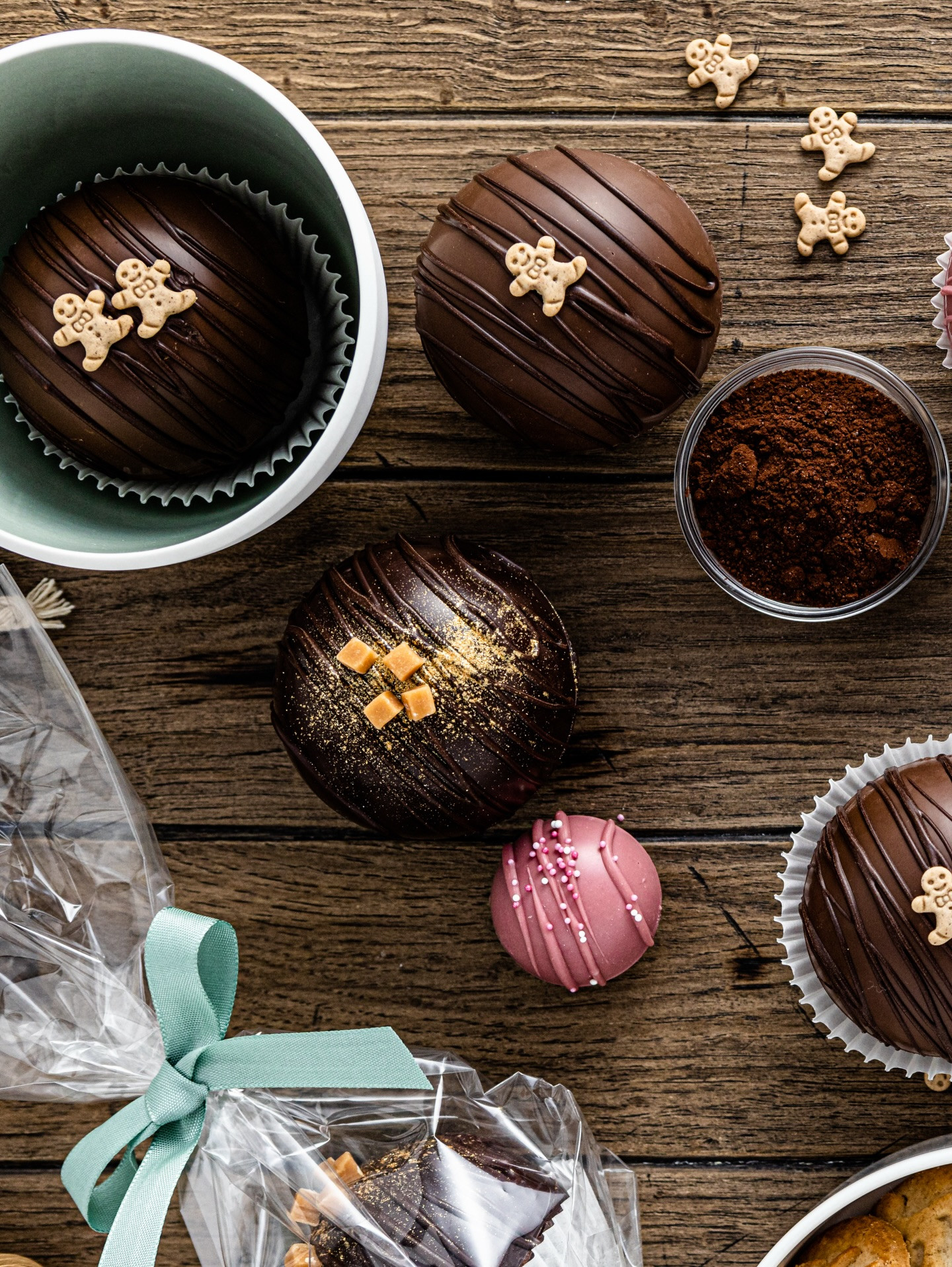 Hot Chocolate Bombs: Schmelzende Schokokugeln mit Marshmallows und Lebkuchengewürz