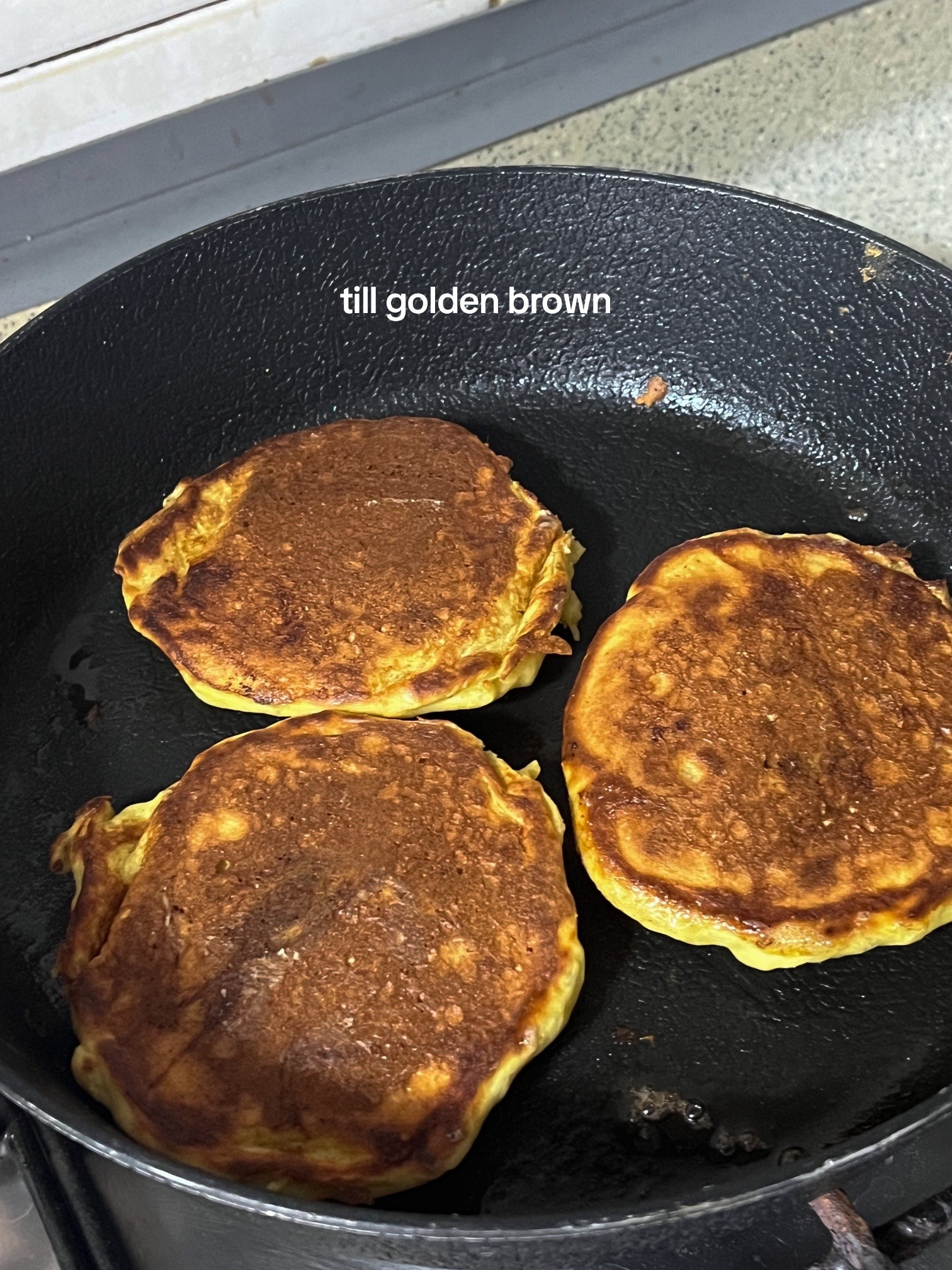 How to make banana pancakes with ripe bananas, yoghurt and egg