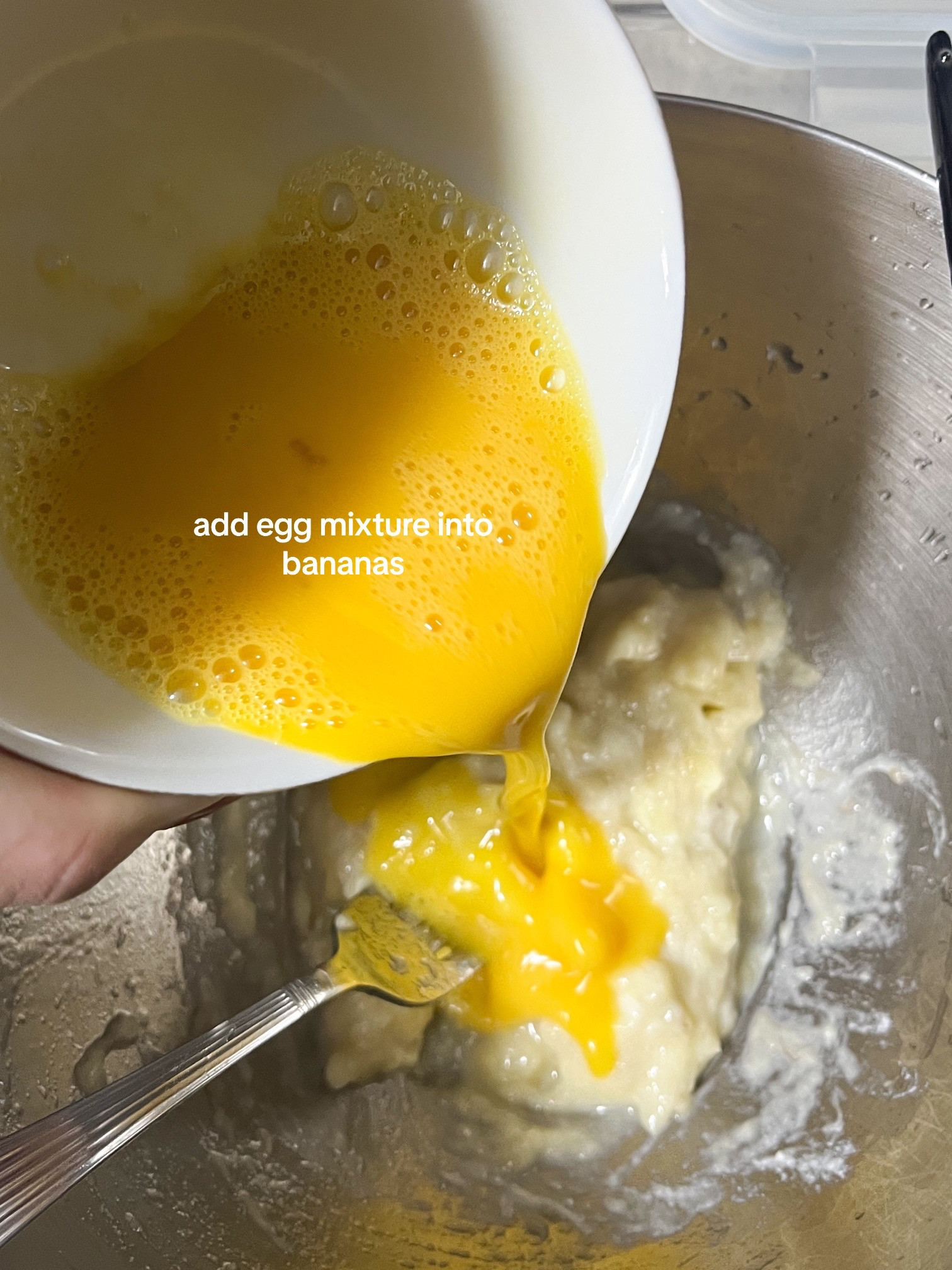 How to make banana pancakes with ripe bananas, yoghurt and egg