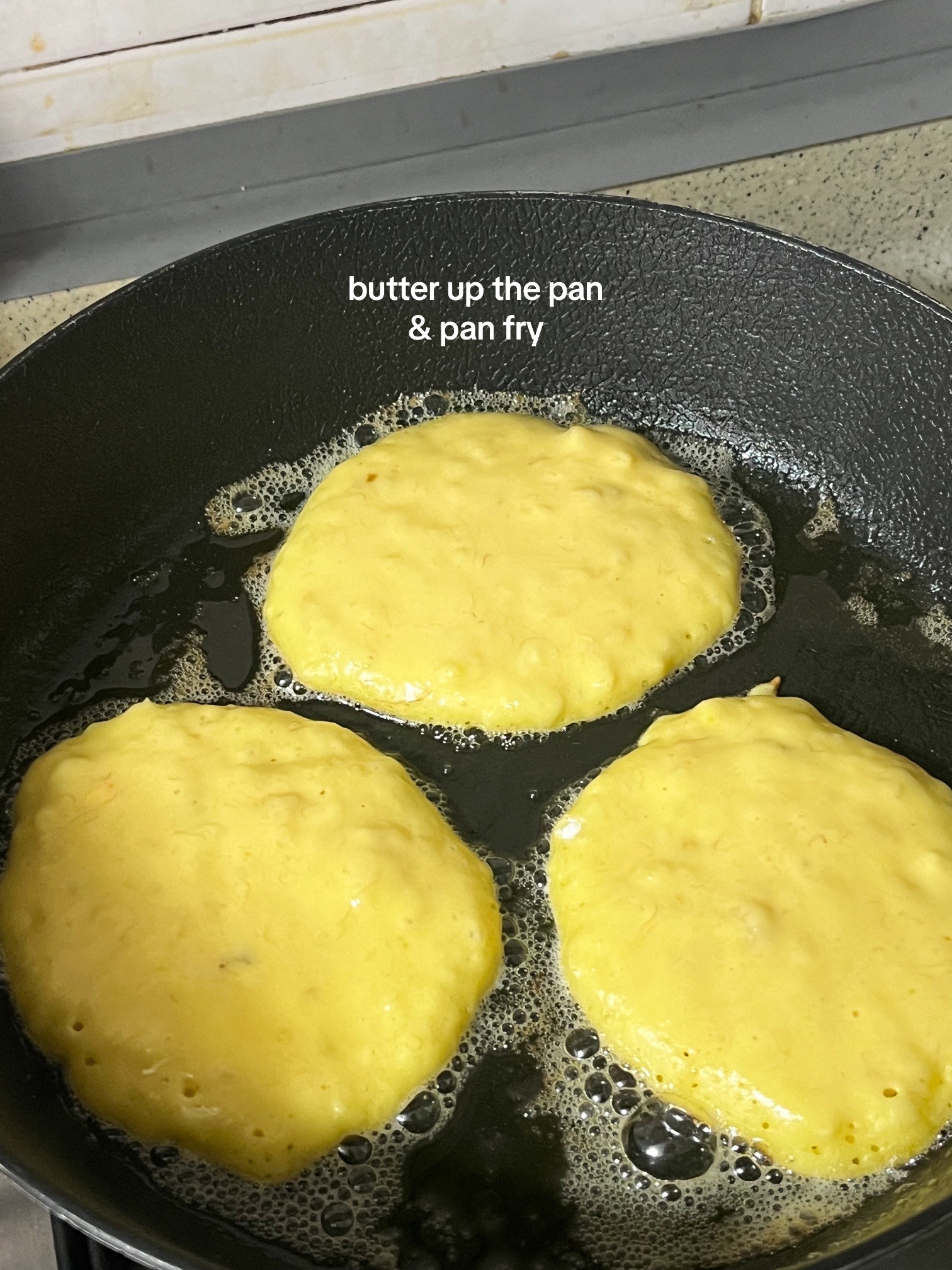 How to make banana pancakes with ripe bananas, yoghurt and egg