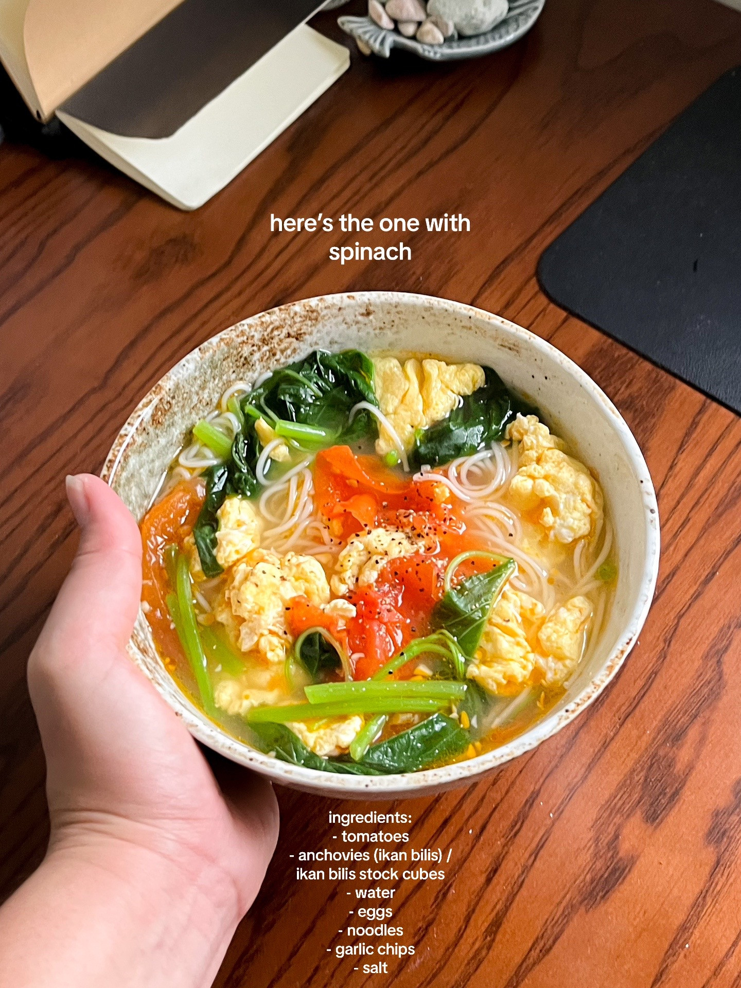 How to make classic tomato egg noodles with anchovy broth