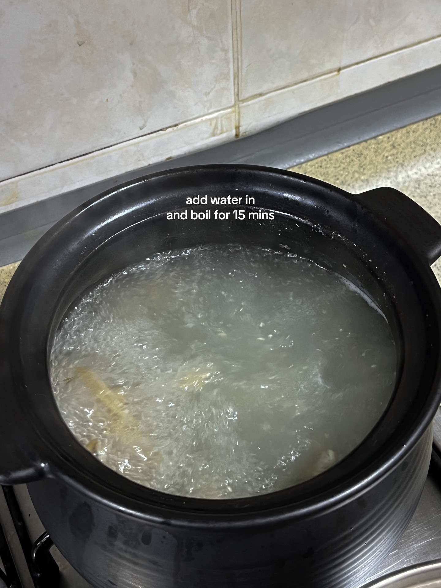 How to make classic tomato egg noodles with anchovy broth