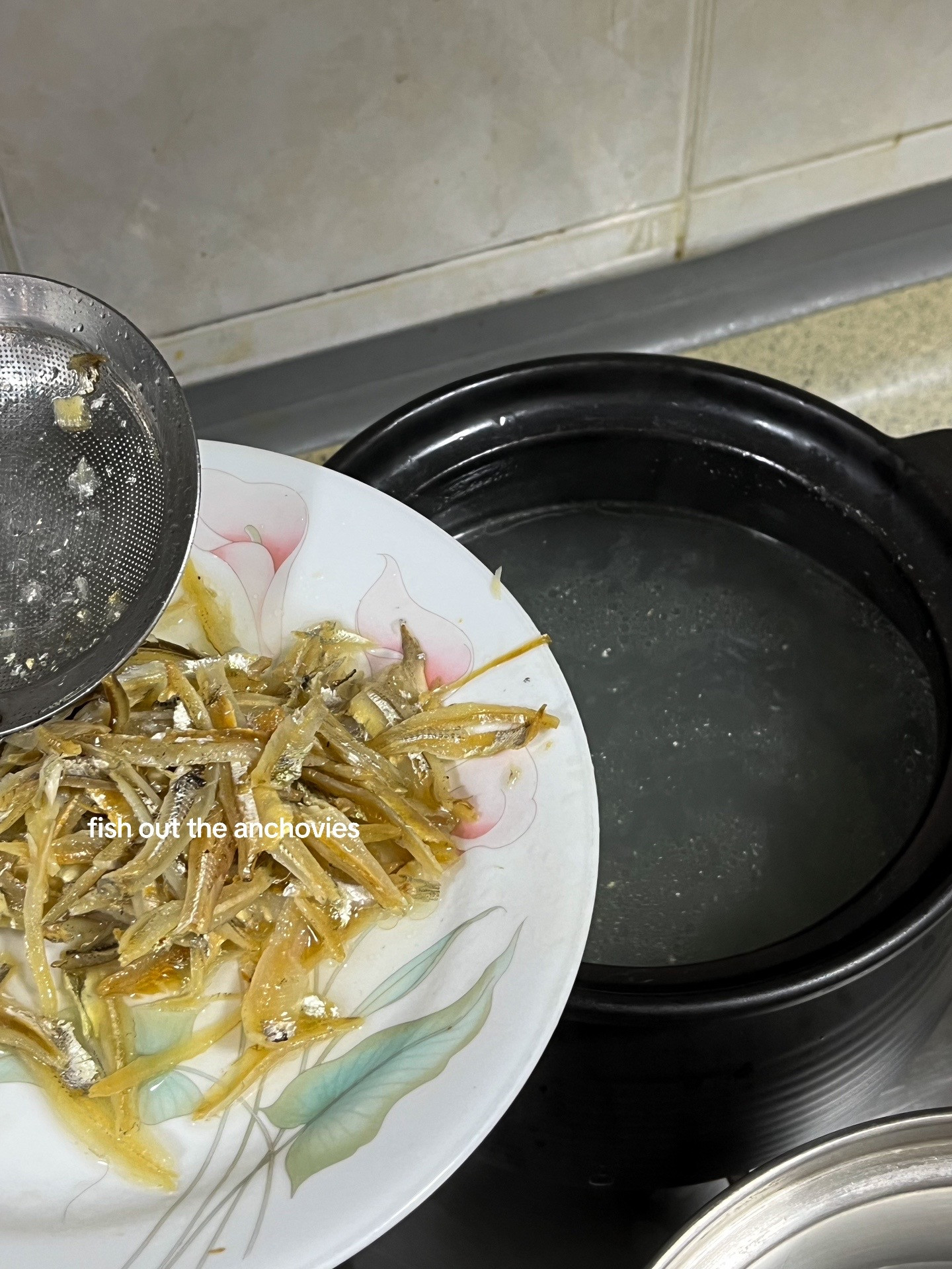 How to make classic tomato egg noodles with anchovy broth