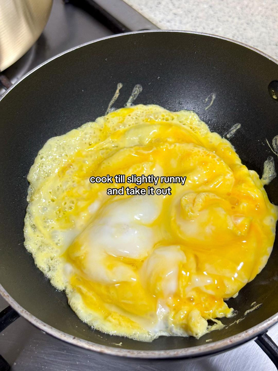 How to make delicious char siew fried rice with diced meat, garlic, onions, and scrambled eggs