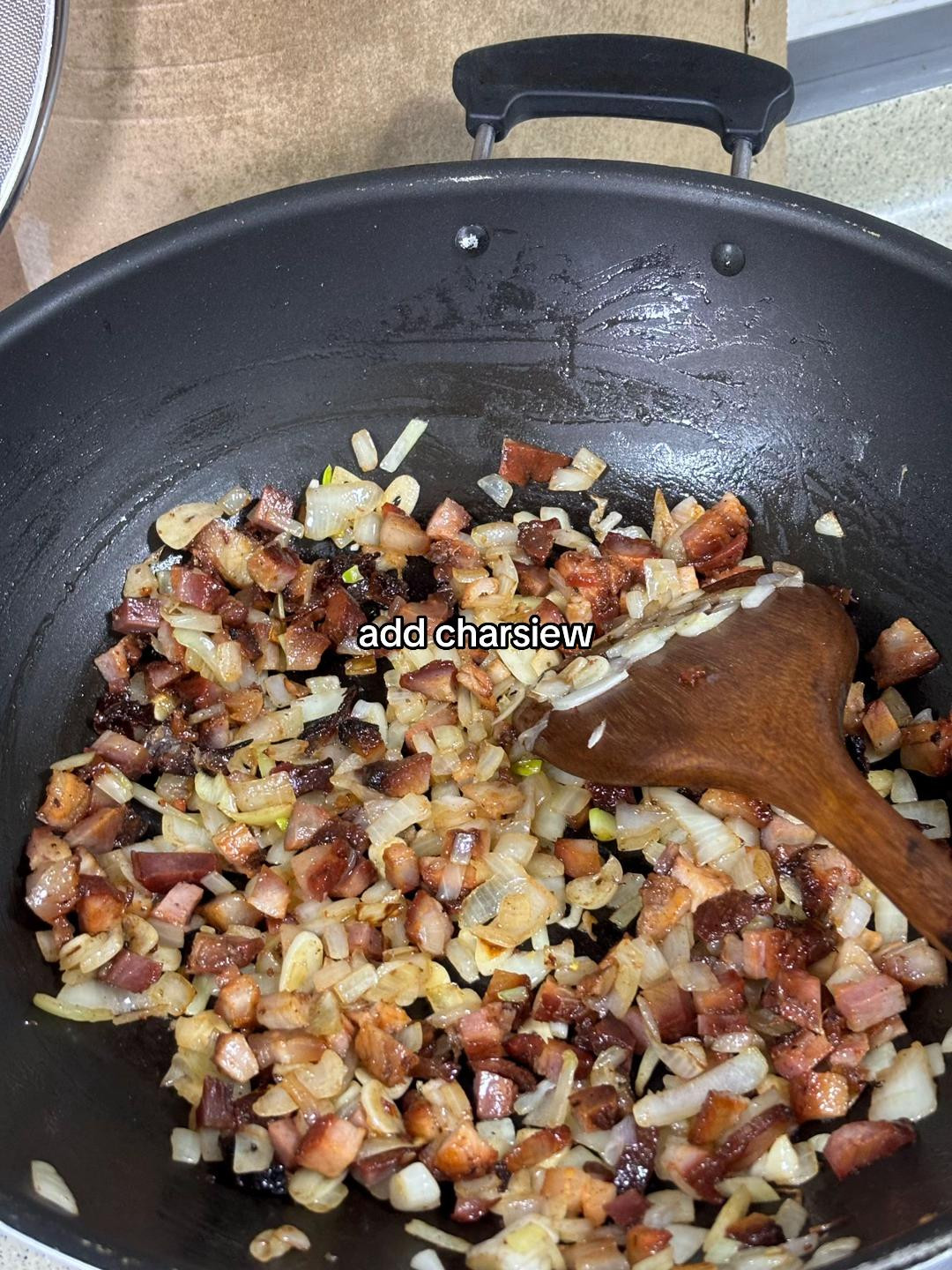 How to make delicious char siew fried rice with diced meat, garlic, onions, and scrambled eggs