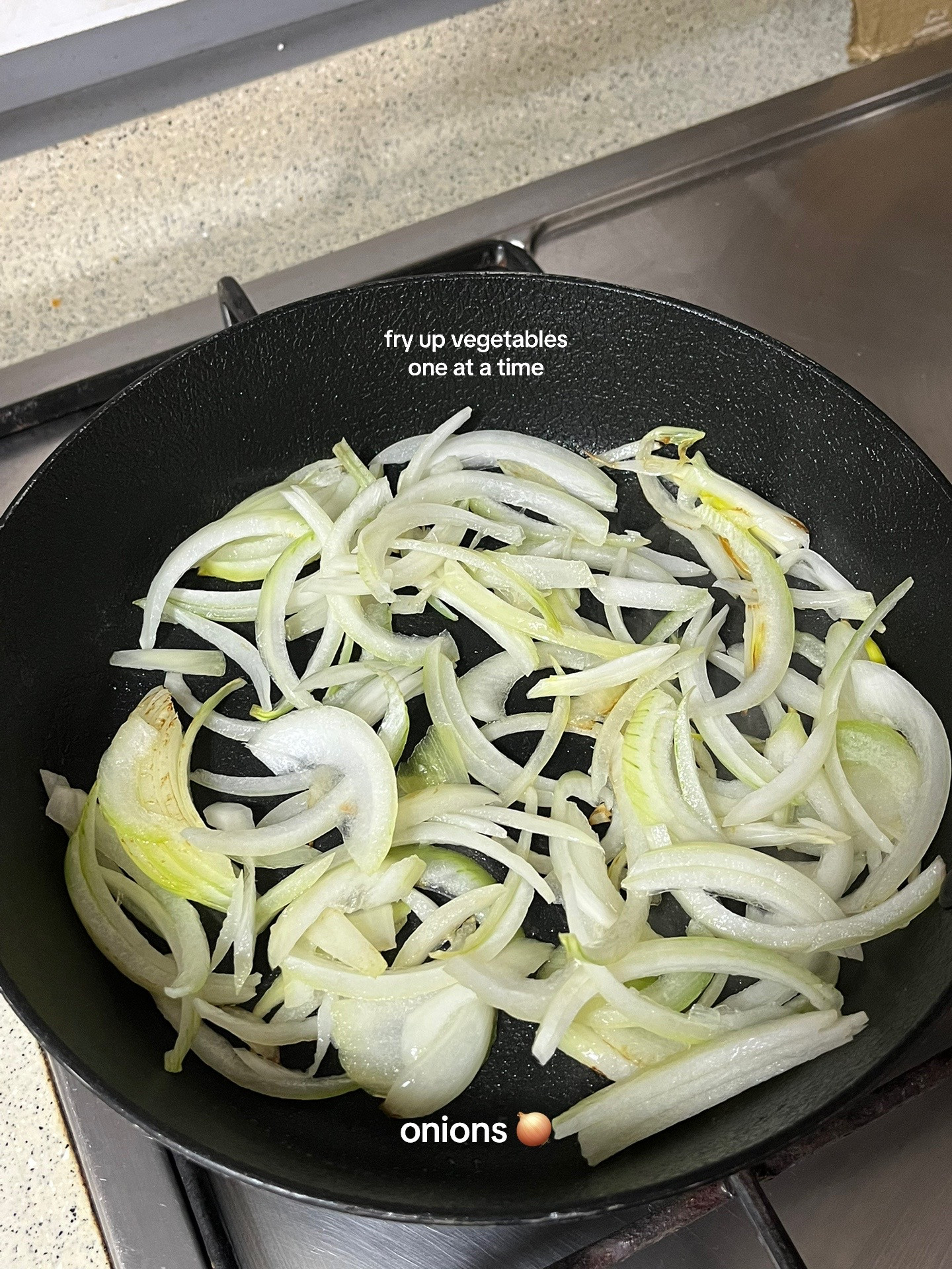 How to make delicious Korean Bibimbap with fresh vegetables and fried egg