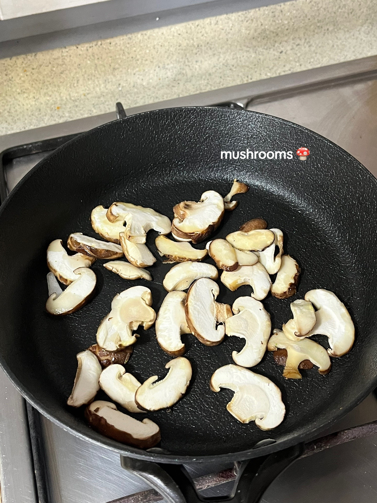 How to make delicious Korean Bibimbap with fresh vegetables and fried egg