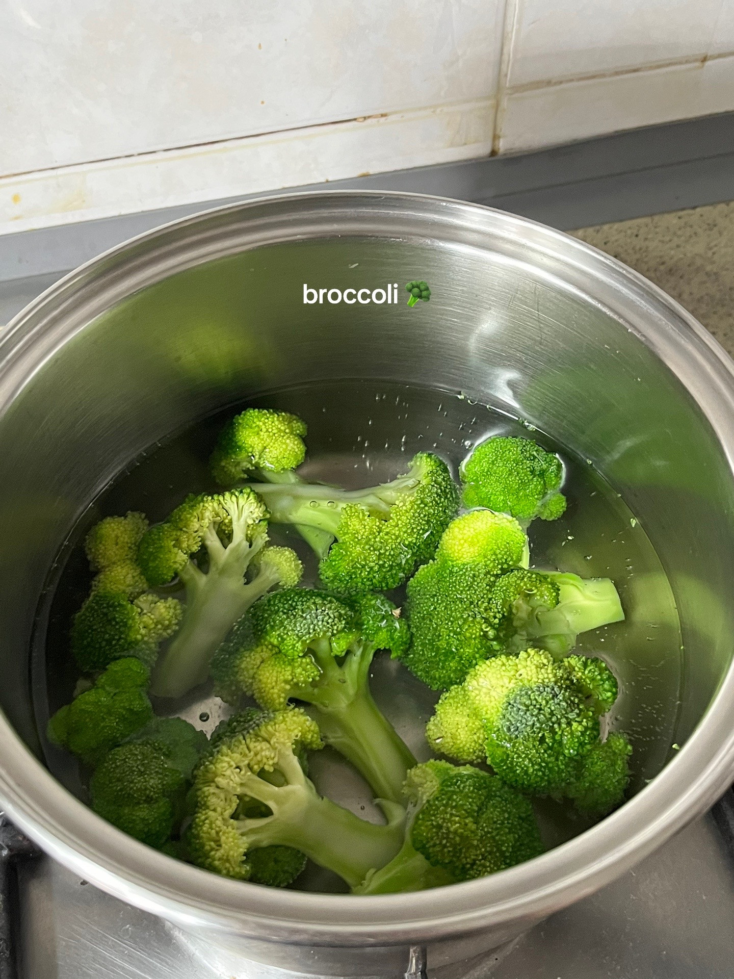 How to make delicious Korean Bibimbap with fresh vegetables and fried egg