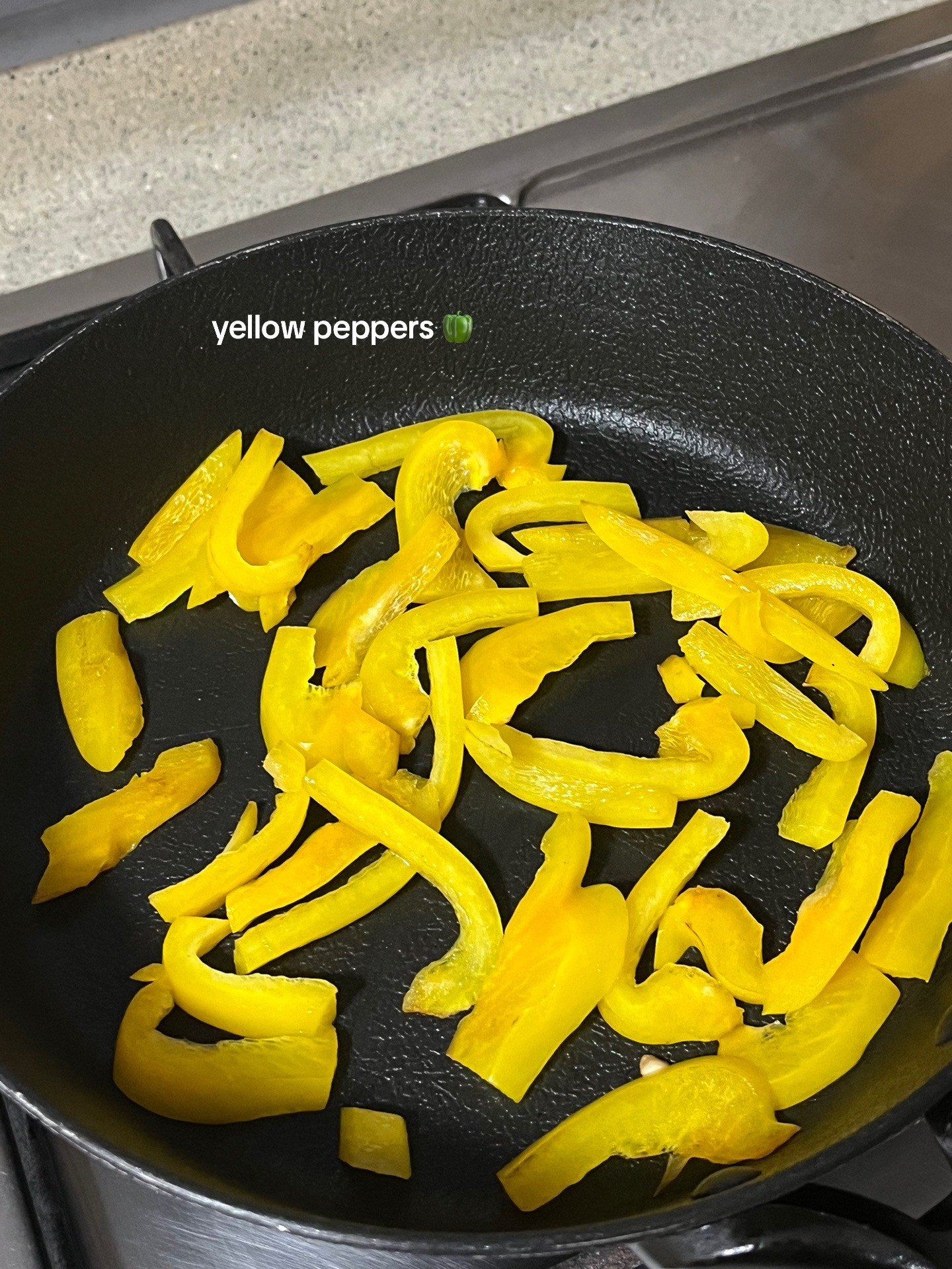 How to make delicious Korean Bibimbap with fresh vegetables and fried egg