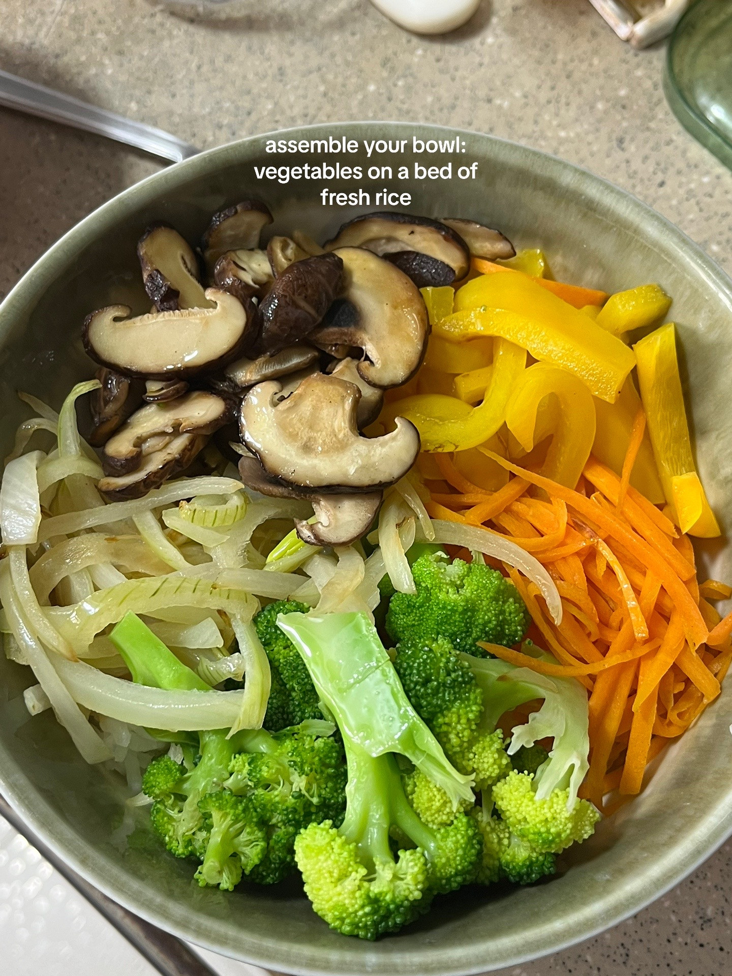 How to make delicious Korean Bibimbap with fresh vegetables and fried egg