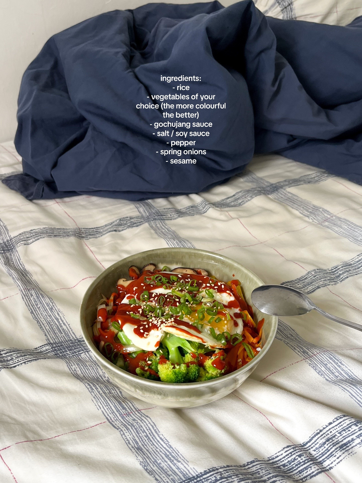 How to make delicious Korean Bibimbap with fresh vegetables and fried egg