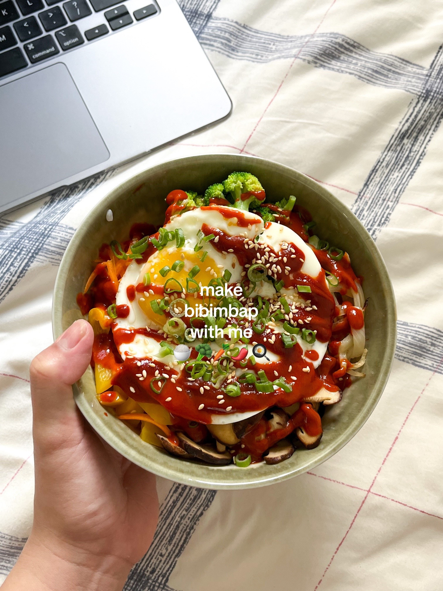 How to make delicious Korean Bibimbap with fresh vegetables and fried egg