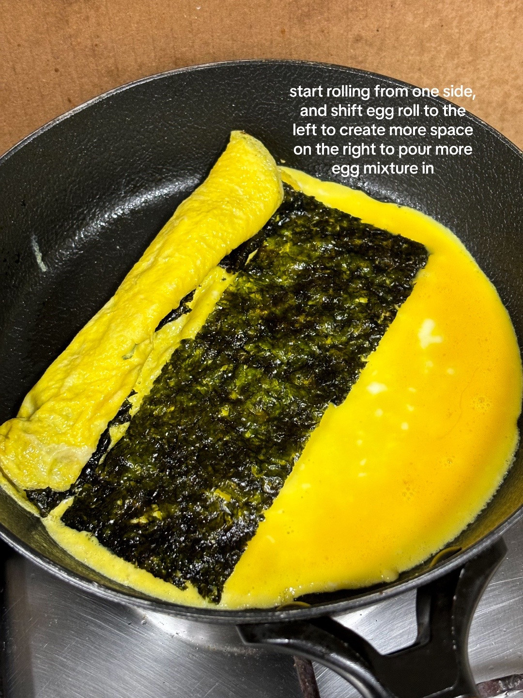 How to make delicious seaweed egg rolls with sesame oil and salt