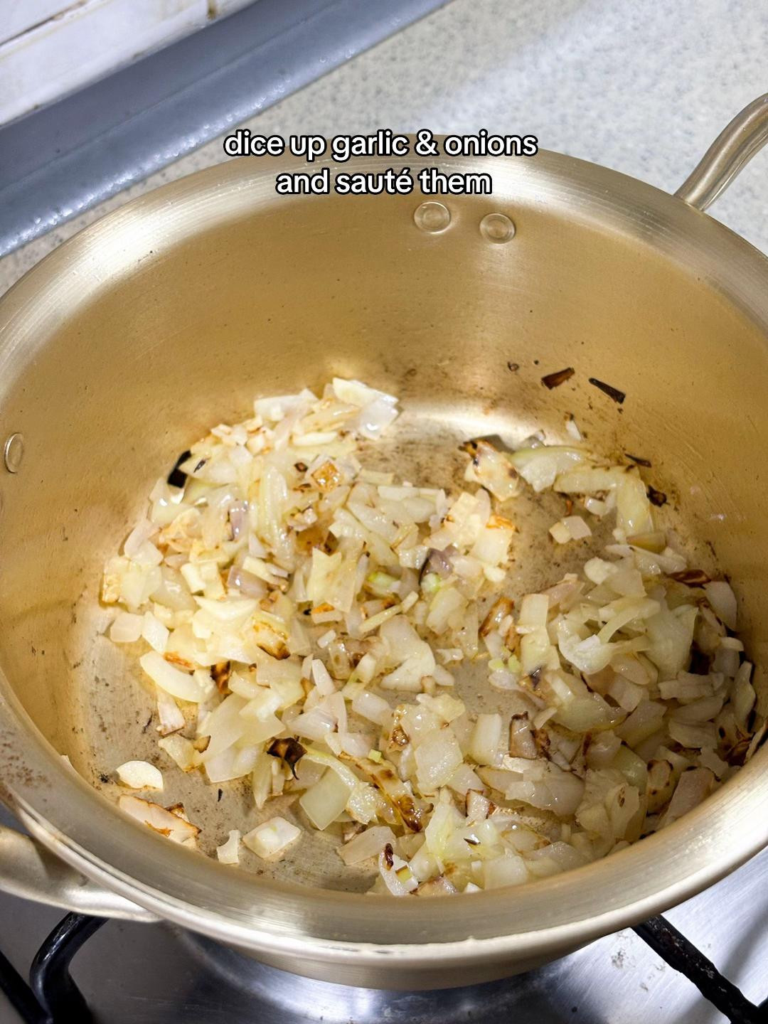 How to make Hong Kong style macaroni soup with luncheon meat and fried egg