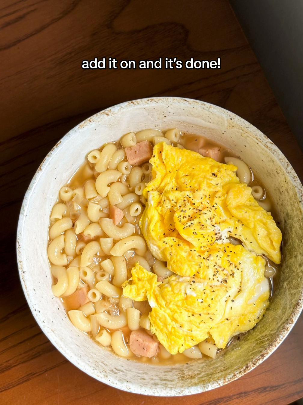 How to make Hong Kong style macaroni soup with luncheon meat and fried egg