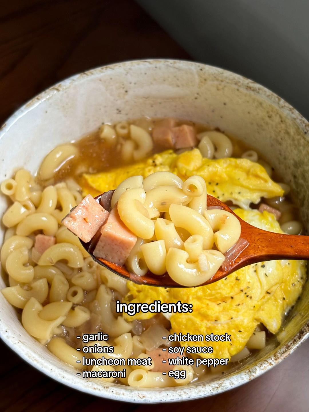 How to make Hong Kong style macaroni soup with luncheon meat and fried egg