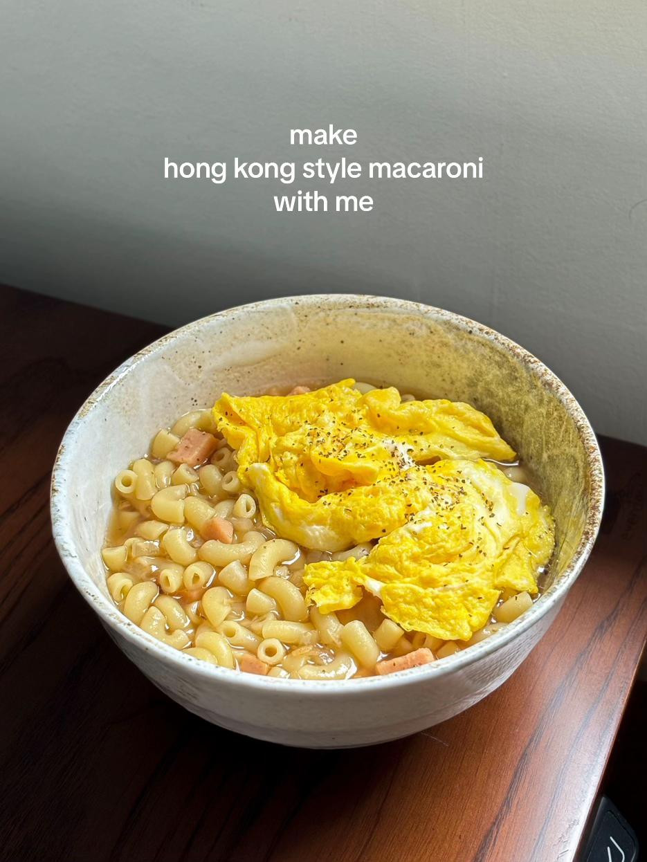 How to make Hong Kong style macaroni soup with luncheon meat and fried egg