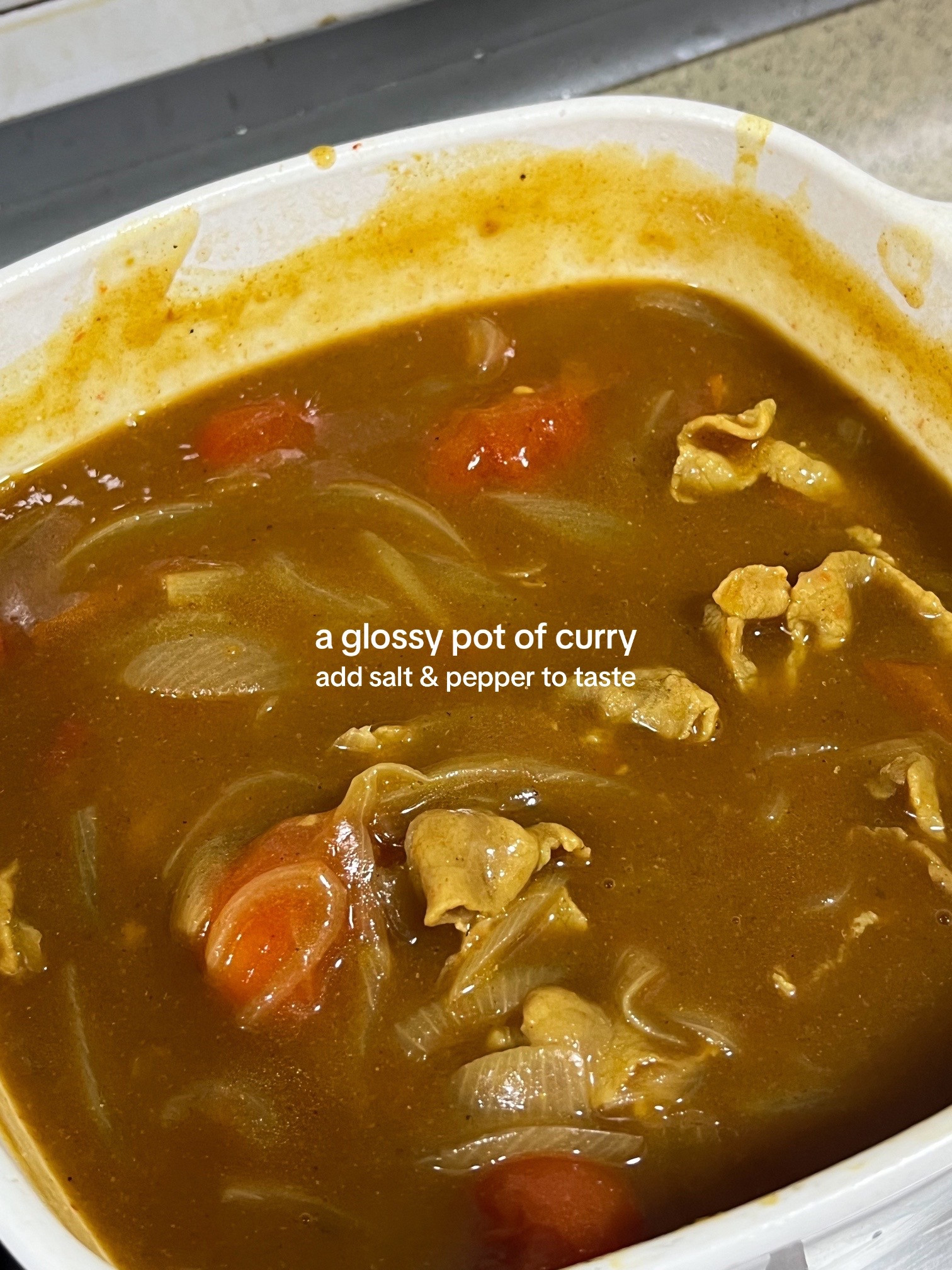 How to make Japanese tomato curry with rice and scrambled eggs