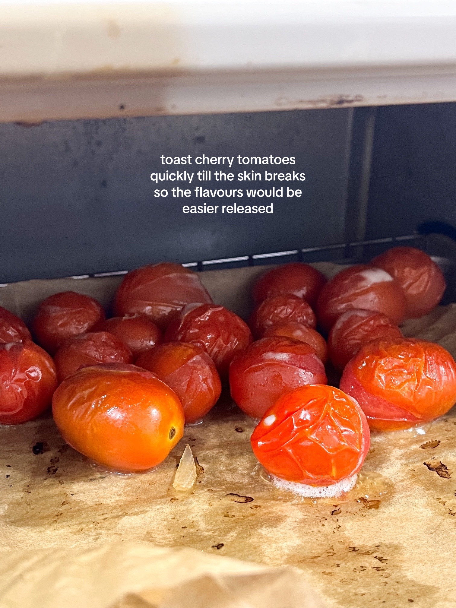 How to make Japanese tomato curry with rice and scrambled eggs