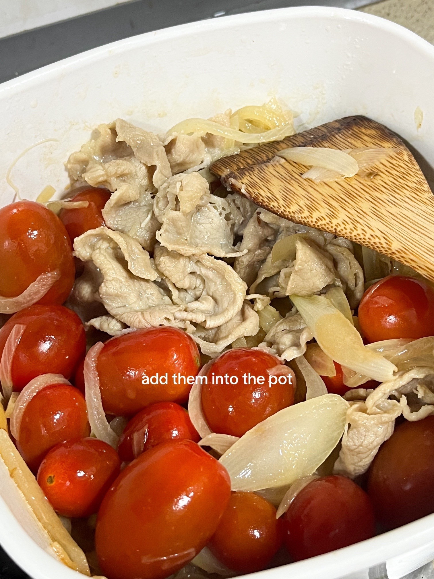 How to make Japanese tomato curry with rice and scrambled eggs