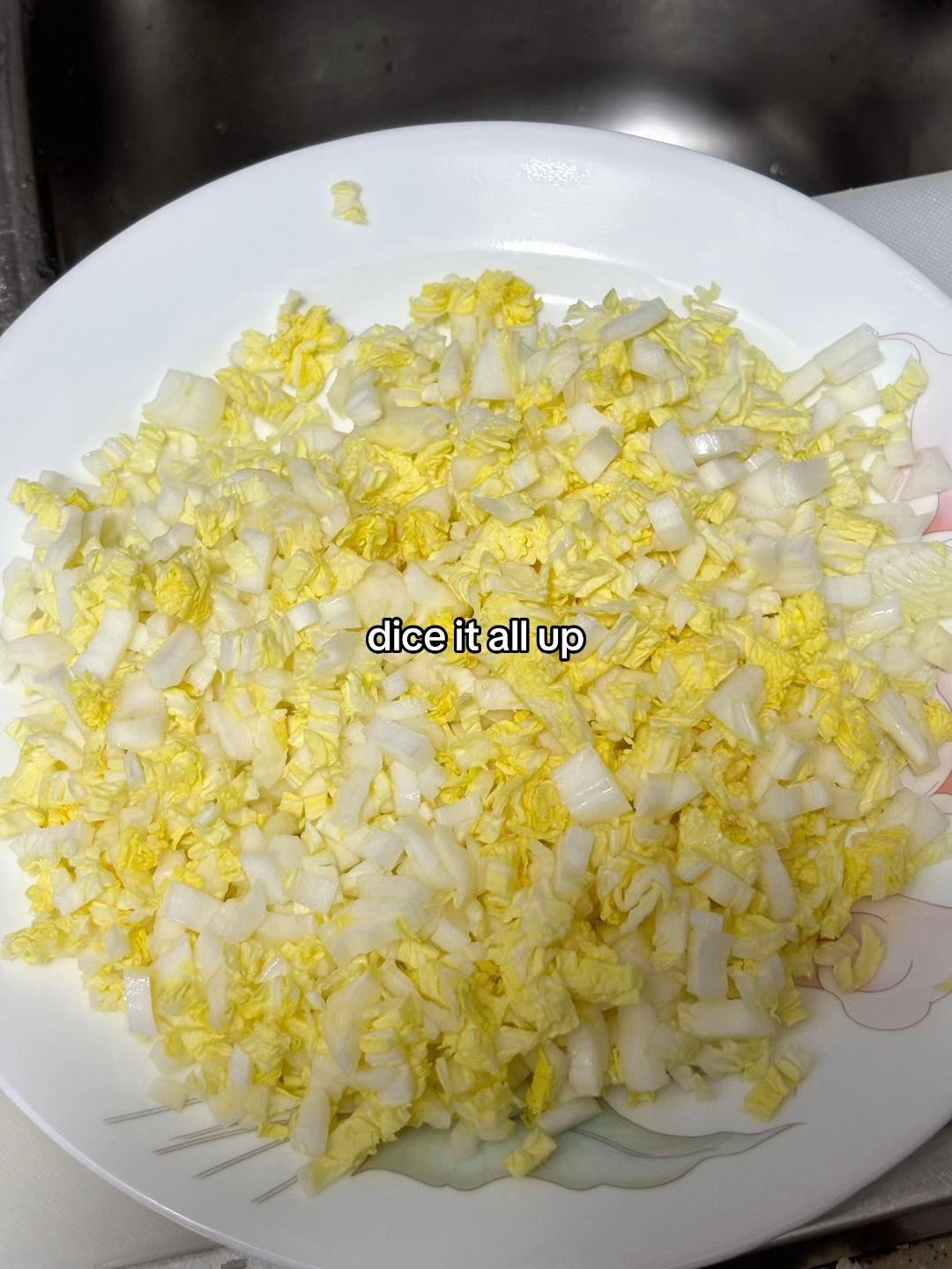 How to make juicy cabbage pork dumplings with napa cabbage and mushroom soup