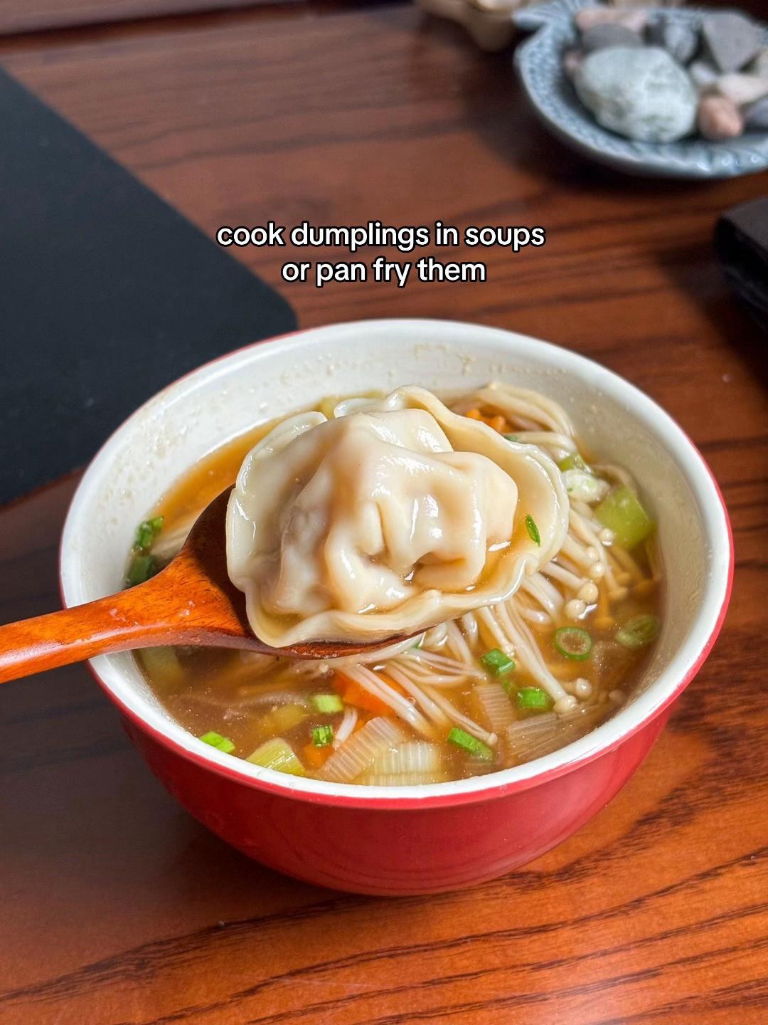 How to make juicy cabbage pork dumplings with napa cabbage and mushroom soup