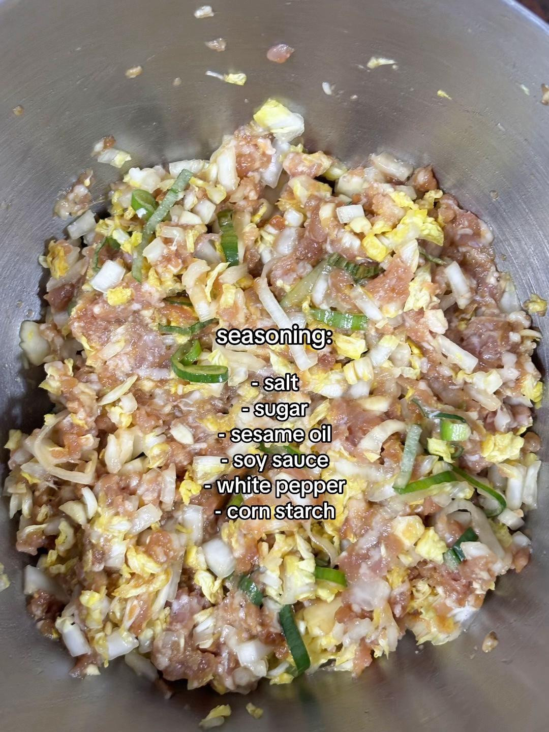 How to make juicy cabbage pork dumplings with napa cabbage and mushroom soup