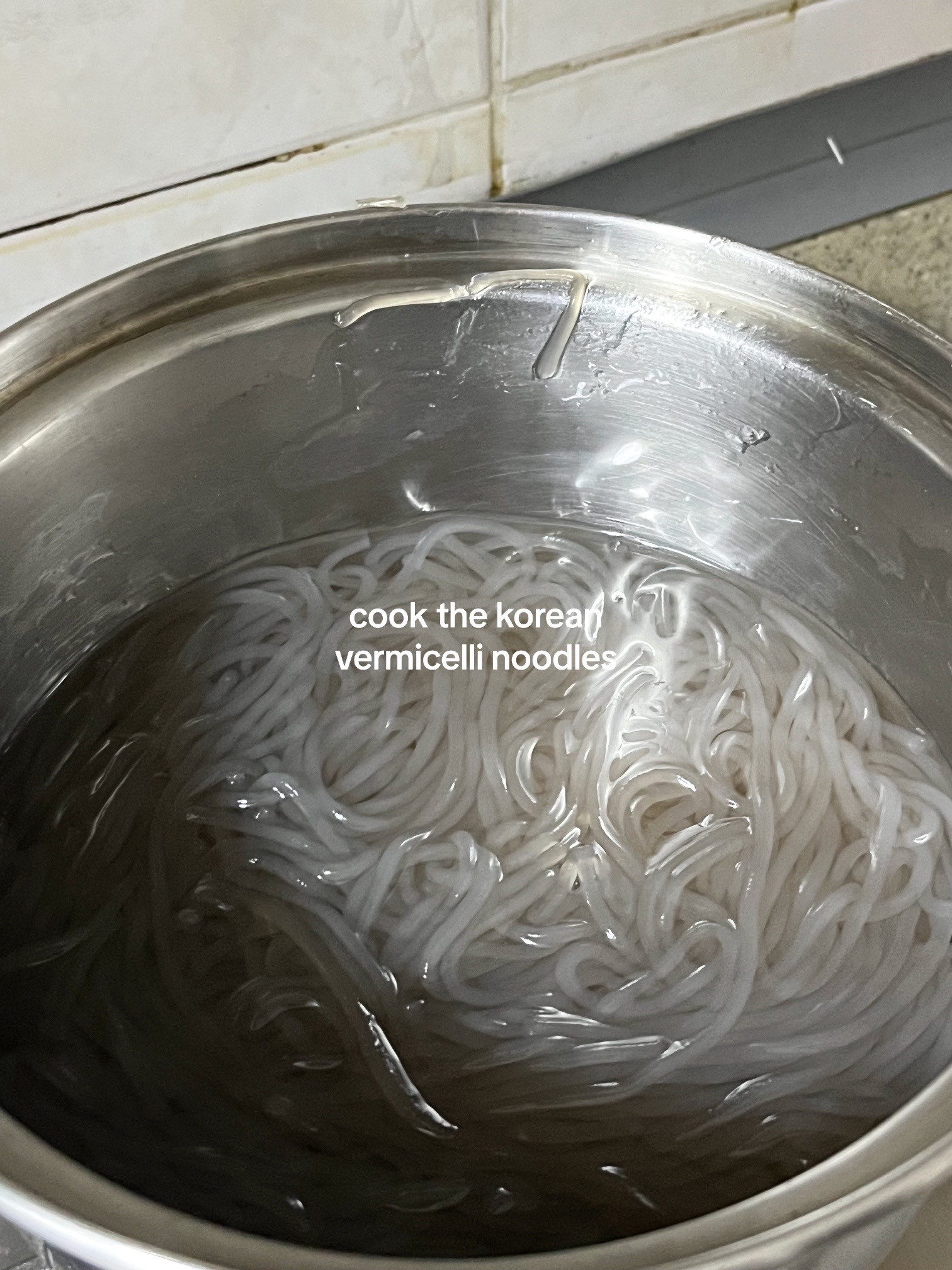 How to make Korean Japchae with spinach, carrots, onions and vermicelli noodles