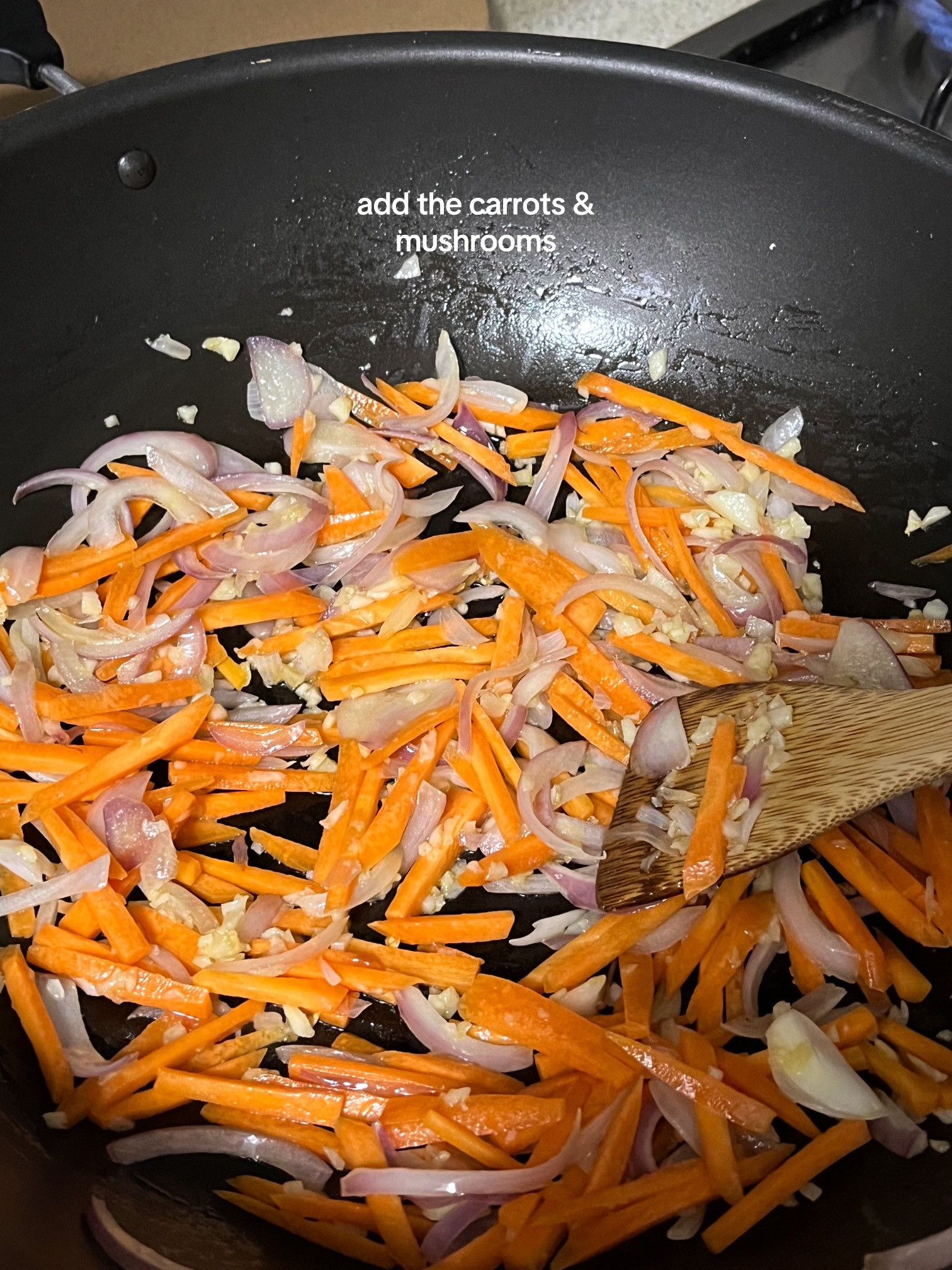 How to make Korean Japchae with spinach, carrots, onions and vermicelli noodles